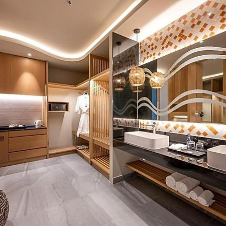 Metadee Elite Hotel Pantai Kata Bagian luar foto