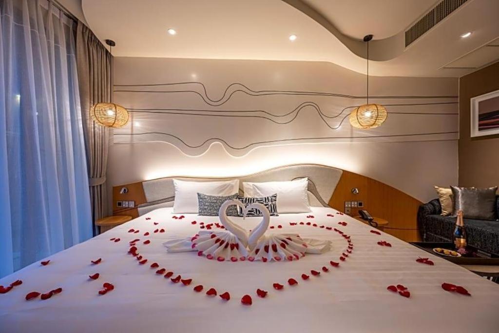 Metadee Elite Hotel Pantai Kata Bagian luar foto