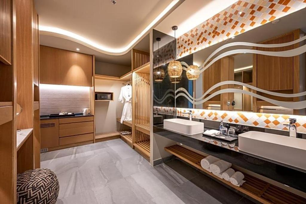 Metadee Elite Hotel Pantai Kata Bagian luar foto