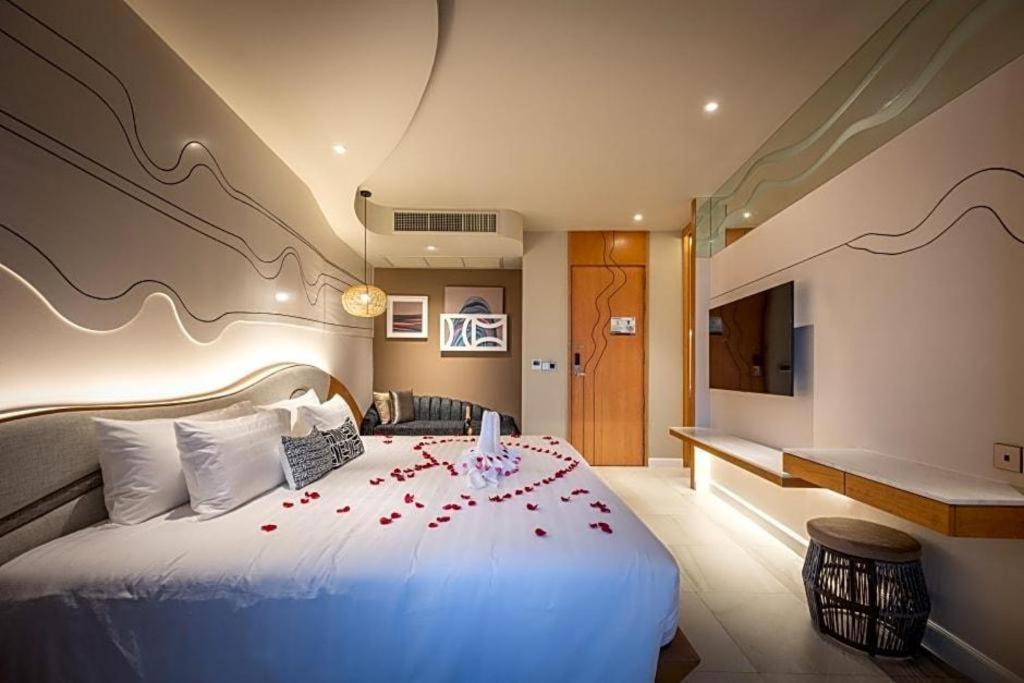 Metadee Elite Hotel Pantai Kata Bagian luar foto