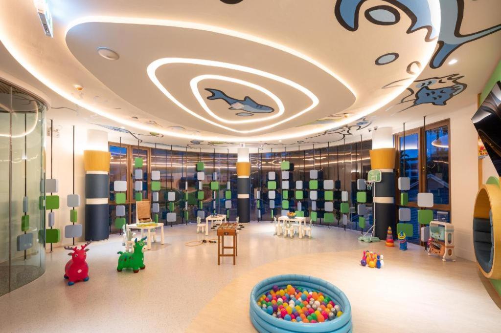 Metadee Elite Hotel Pantai Kata Bagian luar foto